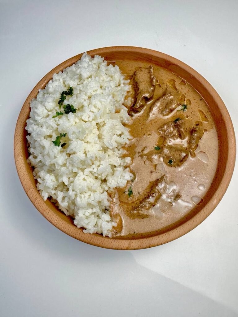 Le Mafé : un plat traditionnel africain revisité chez 2MS FOOD